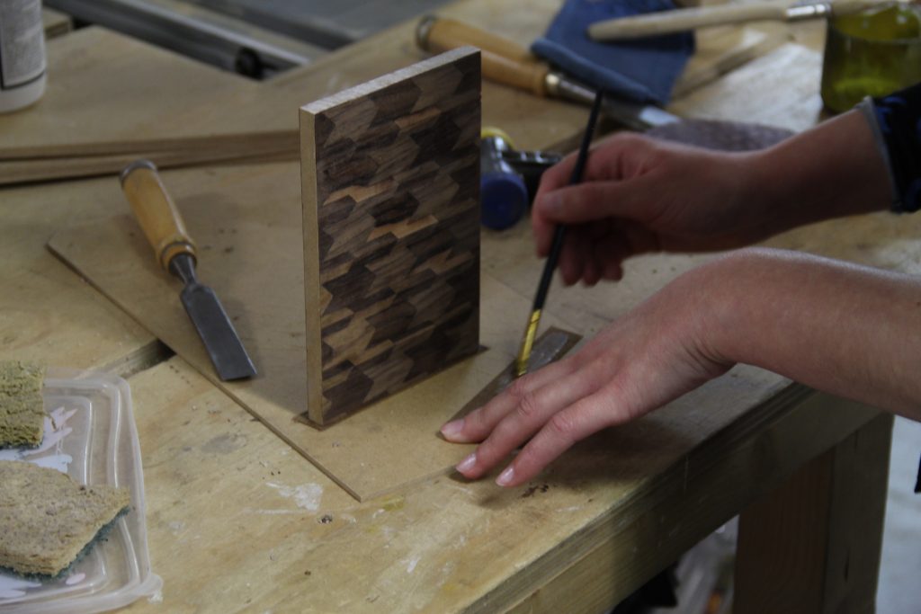 Photo de fabrication de marqueterie-crédit@alexdelvolta